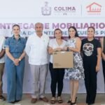 Docentes de 37 primarias en Villa de Álvarez recibieron mobiliario por parte de Indira Vizcaíno